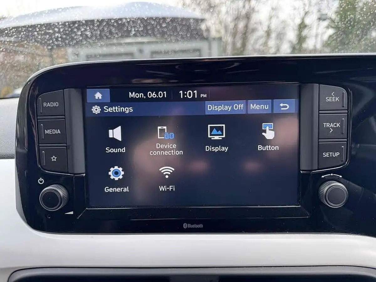 2021-hyundai-i10-10-premium-big-22