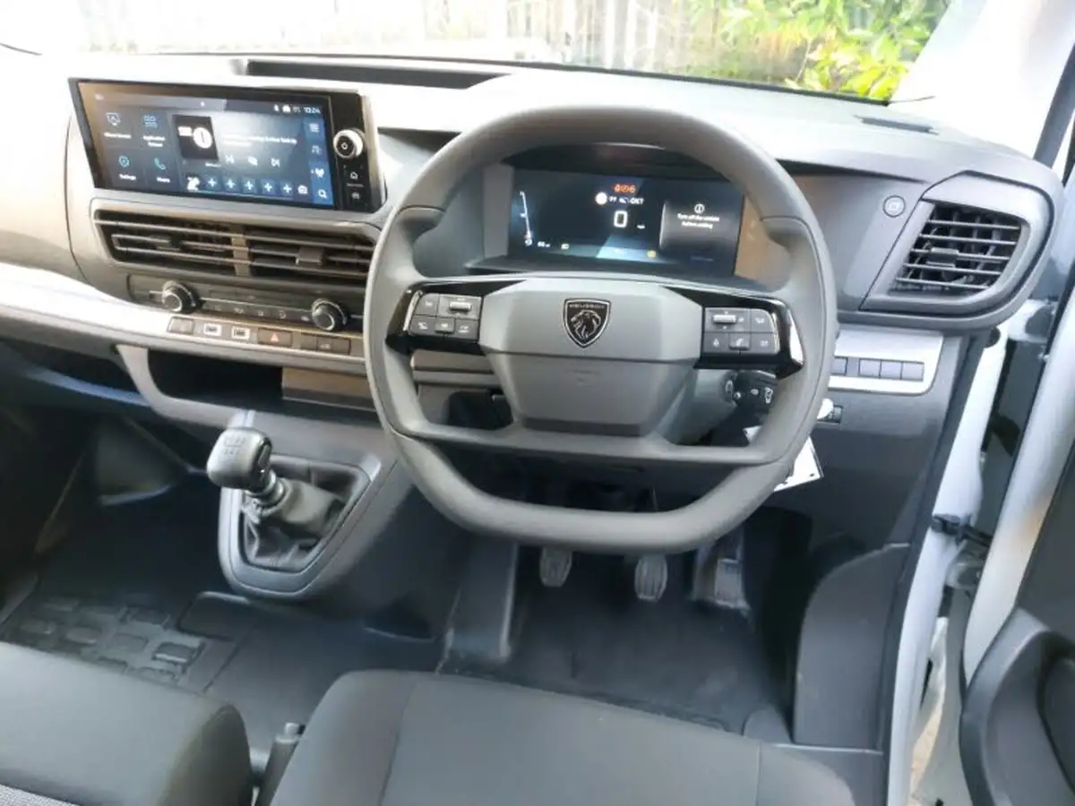 2024-peugeot-expert-15-bluehdi-professional-long-big-2