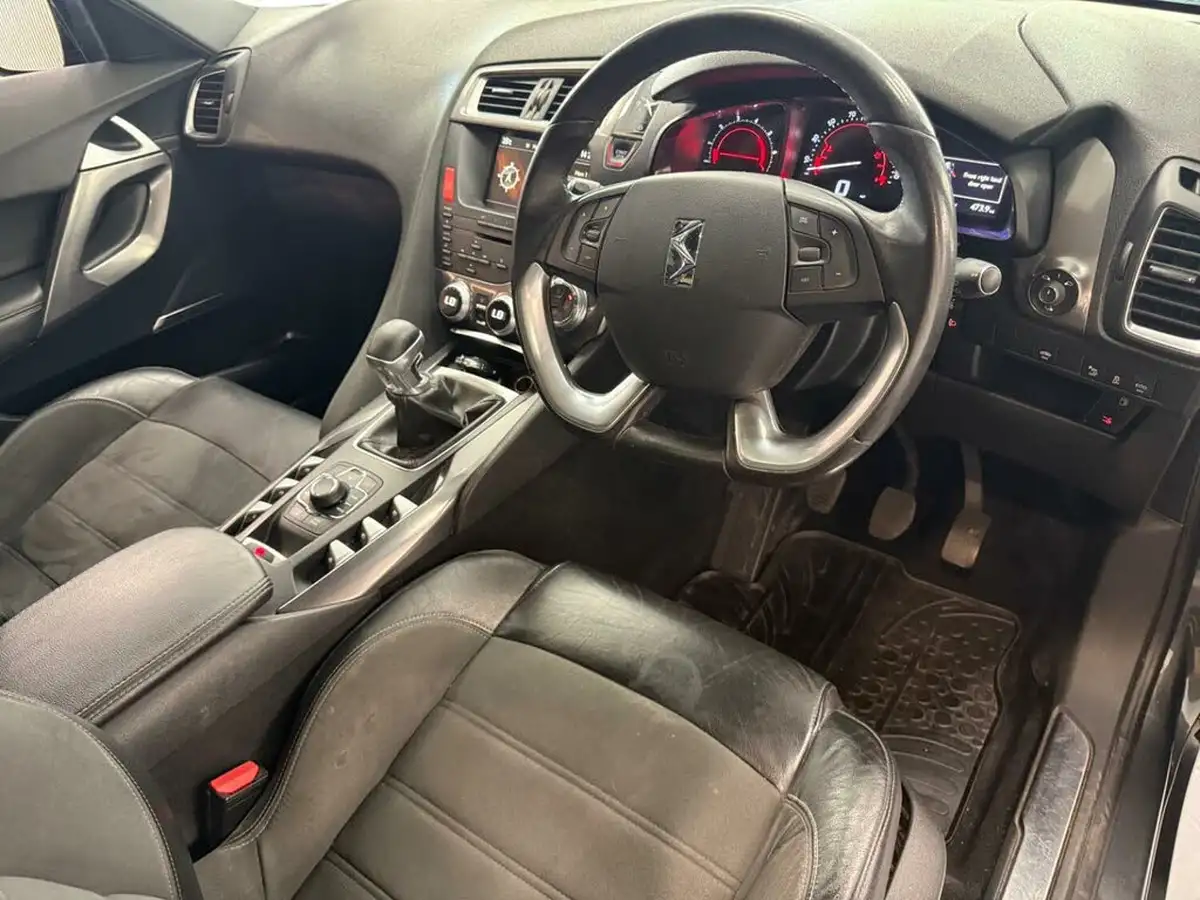 2015-citroen-ds5-16bluehdi-dstyle-big-14