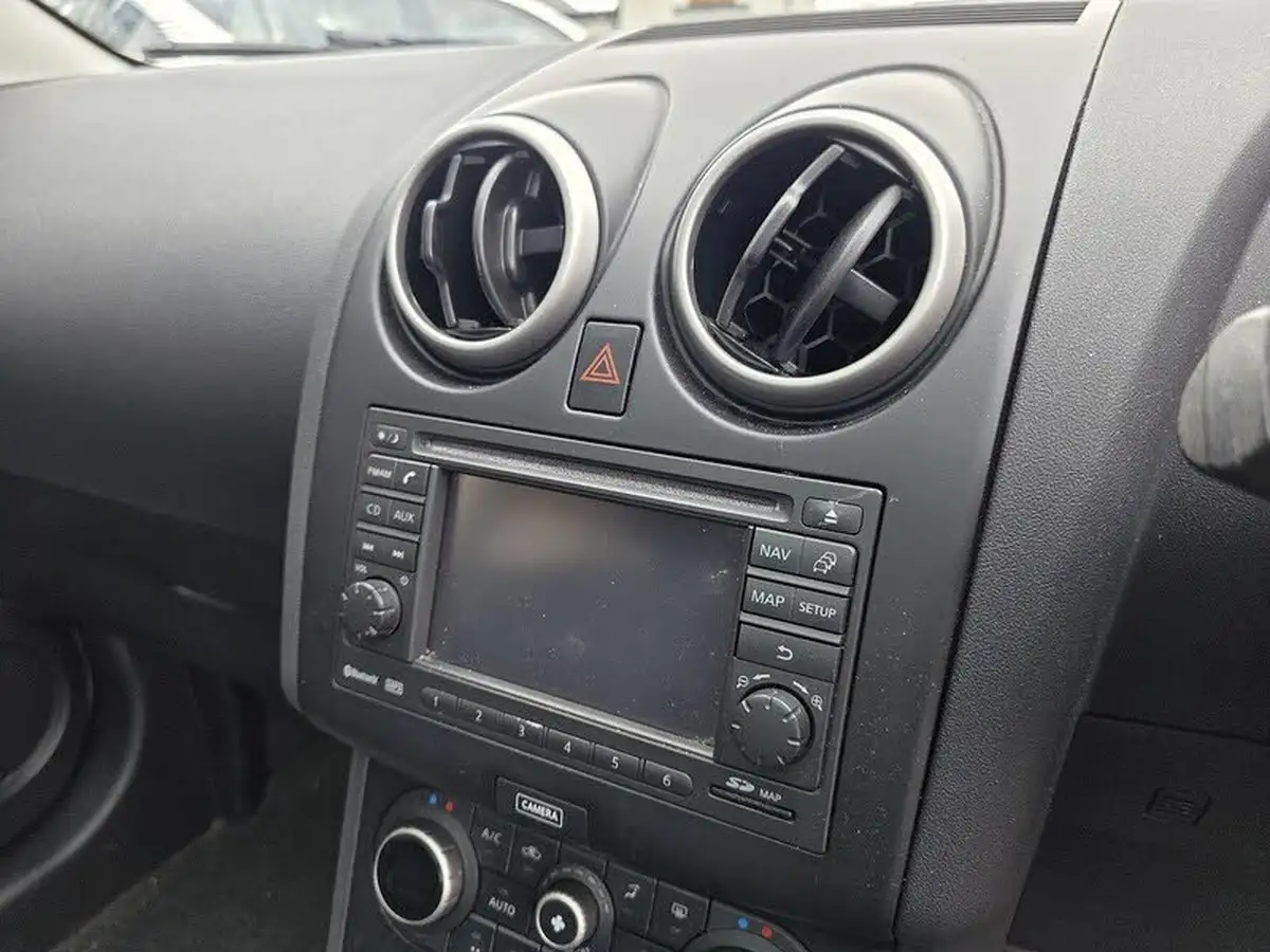 2013-nissan-qashqai2-15td-360-big-17