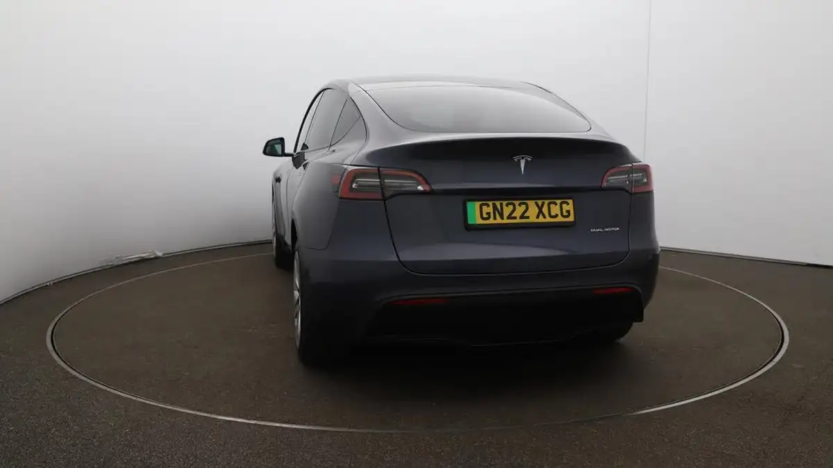 2022-tesla-model-y-e-long-range-big-60