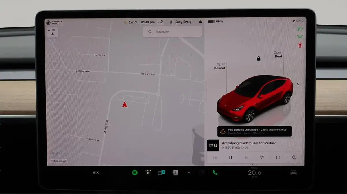 2022-tesla-model-y-e-long-range-big-12
