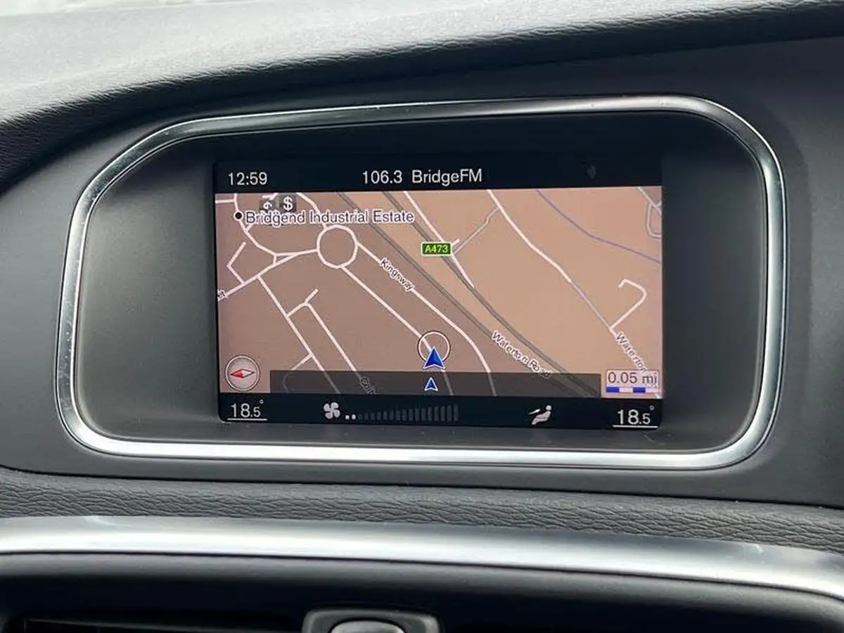 2019-volvo-v40-15-t3-r-design-edition-big-25