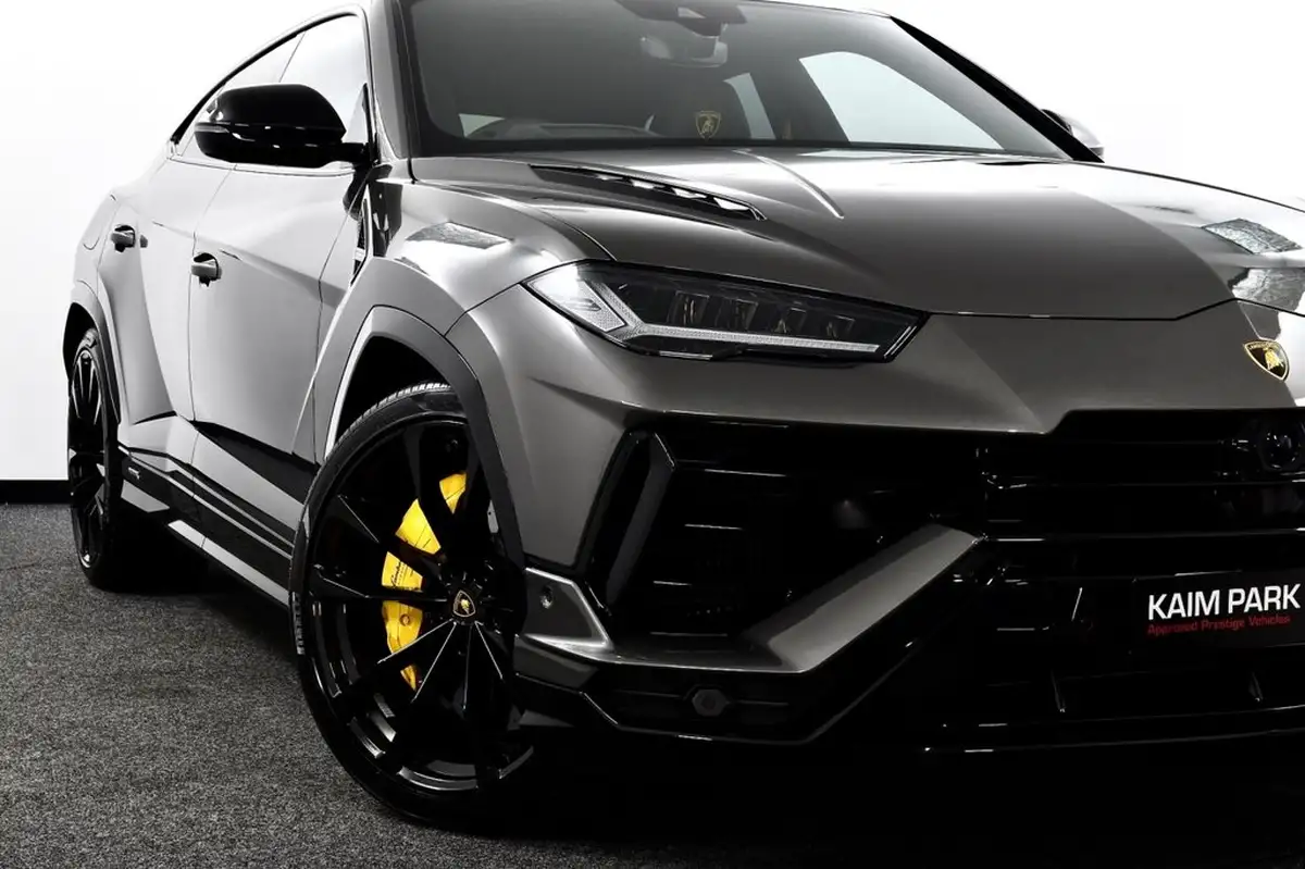 2024-lamborghini-urus-40-no-trim-big-14