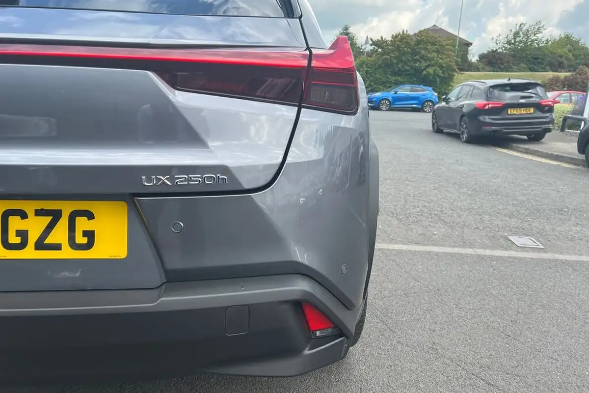2022-lexus-ux-250h-20-ux-184bhp-without-navigation-big-15