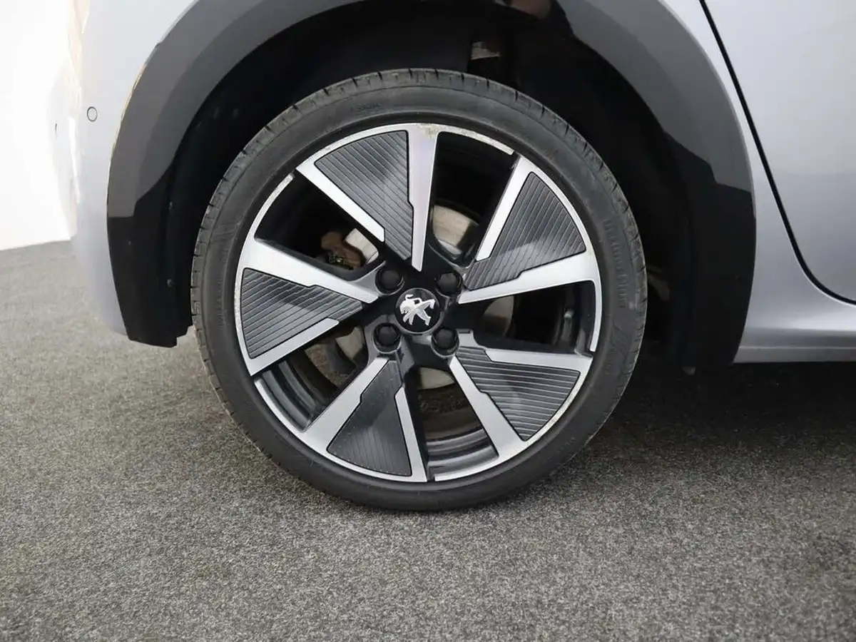 2022-peugeot-208-e-gt-premium-big-6