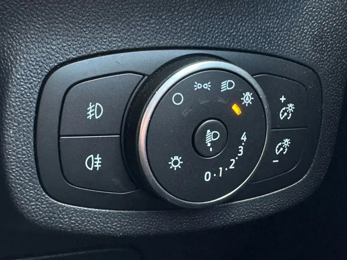 2020-ford-fiesta-10t-st-line-x-edition-125ps-hybrid-mhev-3d-big-17