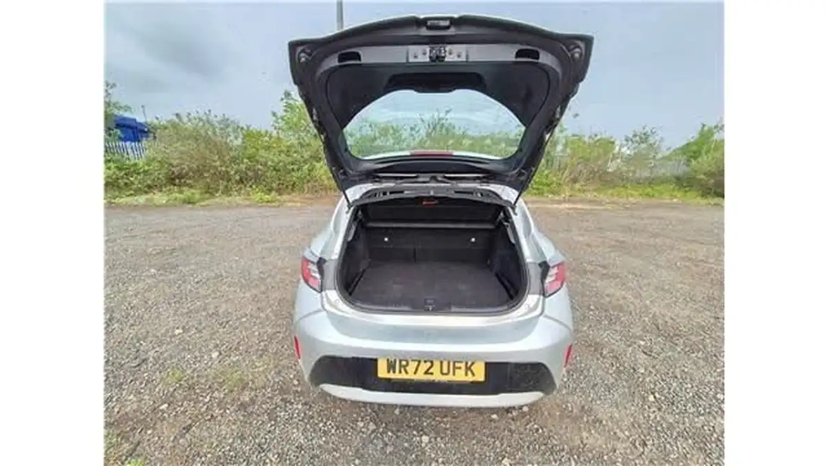 2022-toyota-corolla-18-vvt-i-icon-120bhp-trk-hatchback-5d-big-7