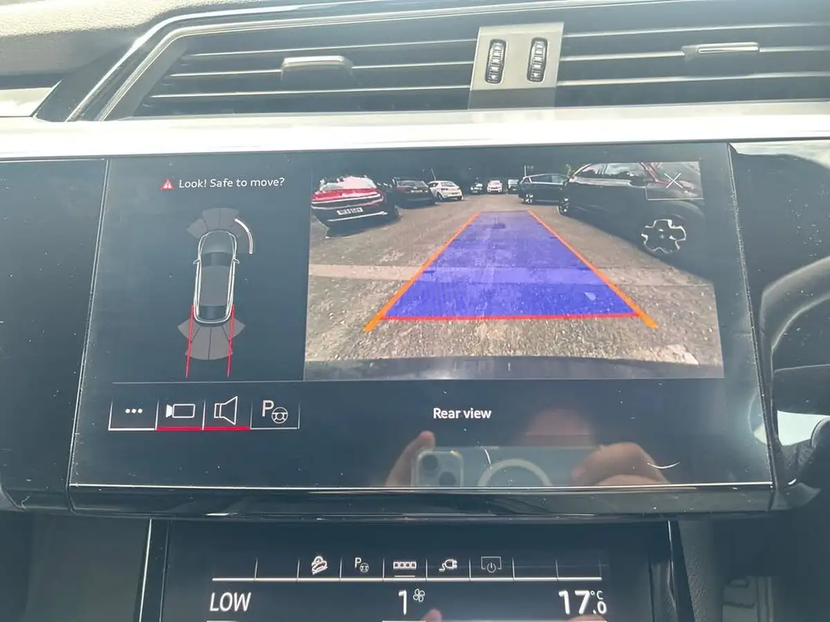 2021-audi-e-tron-55e-s-line-sportback-big-23