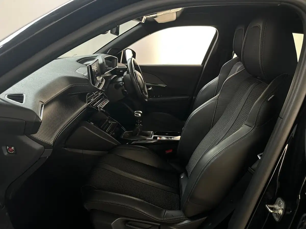 2022-peugeot-2008-suv-12-puretech-gt-big-14