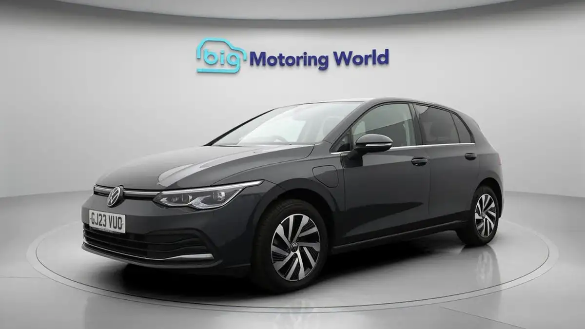 2023-volkswagen-golf-14-tsi-ehybrid-style-big-3