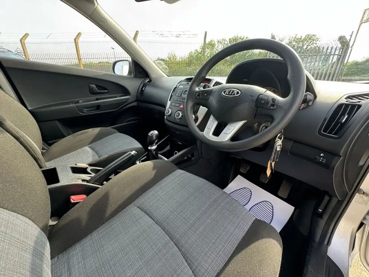 2009-kia-ceed-14-1-big-30