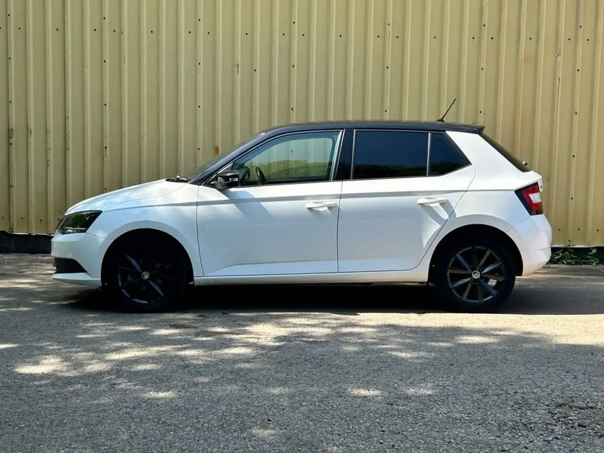 2016-skoda-fabia-10-mpi-colour-edition-big-3