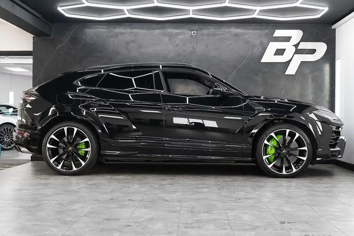 2018-lamborghini-urus-40-no-trim-big-2
