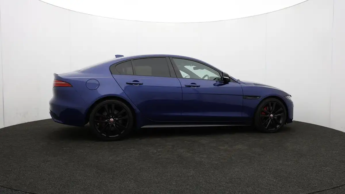 2021-jaguar-xe-20-d200-r-dynamic-black-big-21