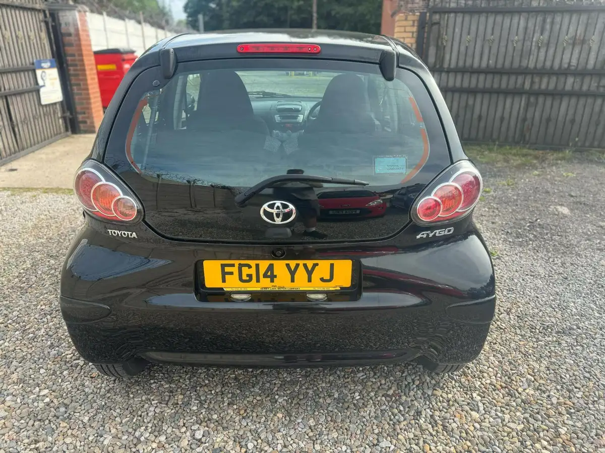 2014-toyota-aygo-10-move-5d-big-6