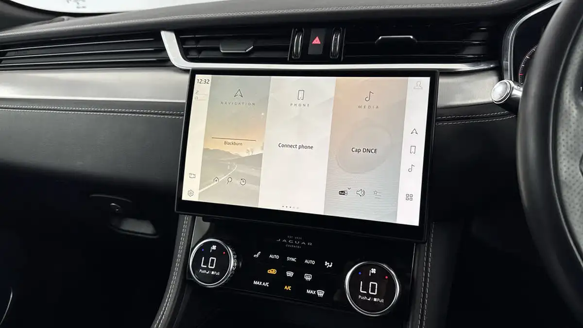 2021-jaguar-f-pace-20-d200-r-dynamic-se-mhev-big-11