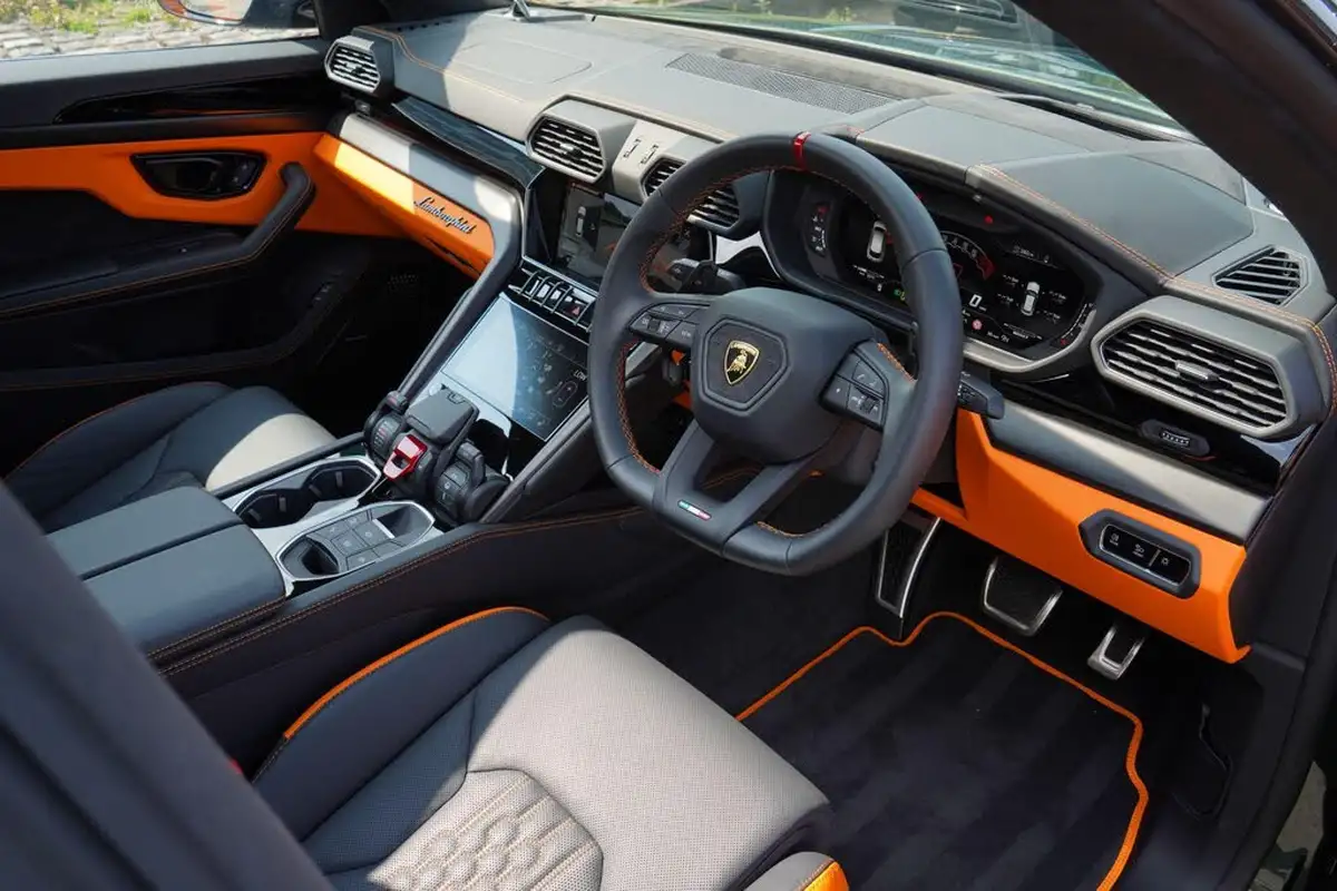 2024-lamborghini-urus-40-no-trim-big-13