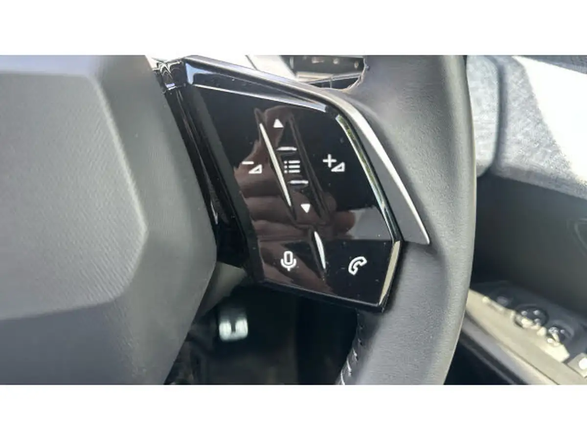 2025-peugeot-3008-suv-12-puretech-allure-136ps-hybrid-e-dsc6-big-33