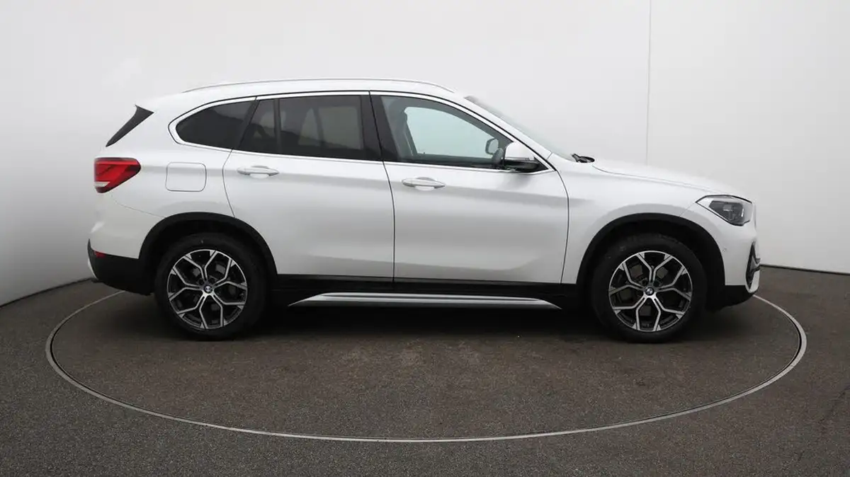 2022-bmw-x1-20-xdrive20i-xline-big-51