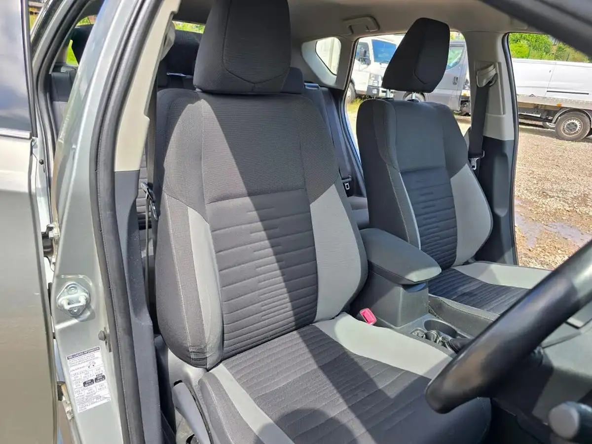 2016-toyota-auris-18-vvt-i-hsd-icon-hatchback-big-23
