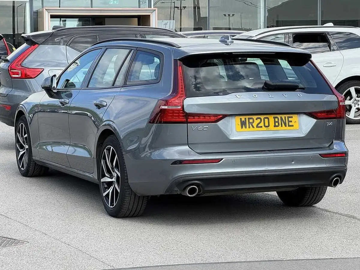 2020-volvo-v60-20-t4-momentum-plus-big-1