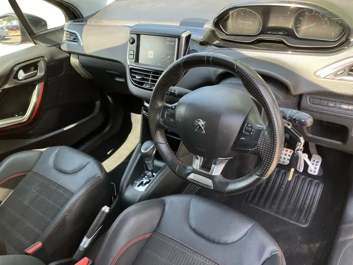2018-peugeot-208-12-puretech-gt-line-eat6-big-8