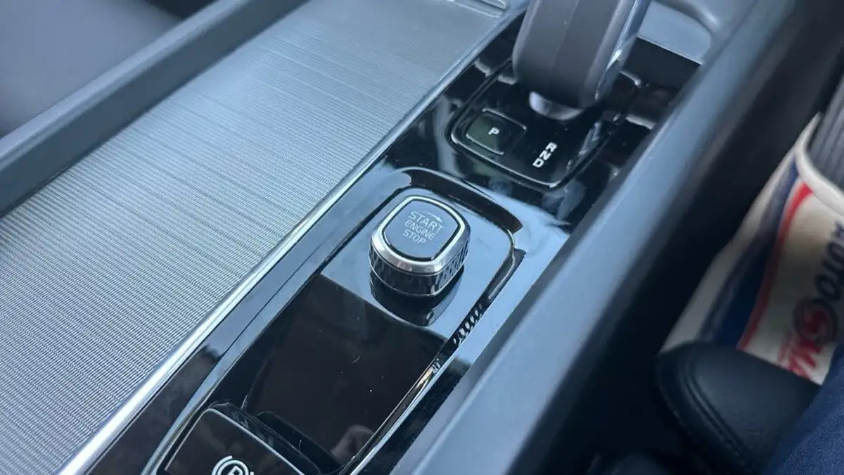 2022-volvo-xc60-20-b5-plus-big-23