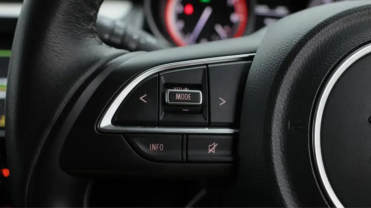 2024-suzuki-swift-12-dualjet-sz-l-big-24