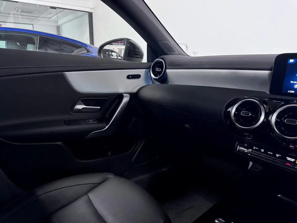 2022-mercedes-benz-cla-13-cla-200-amg-line-shooting-brake-5d-big-23
