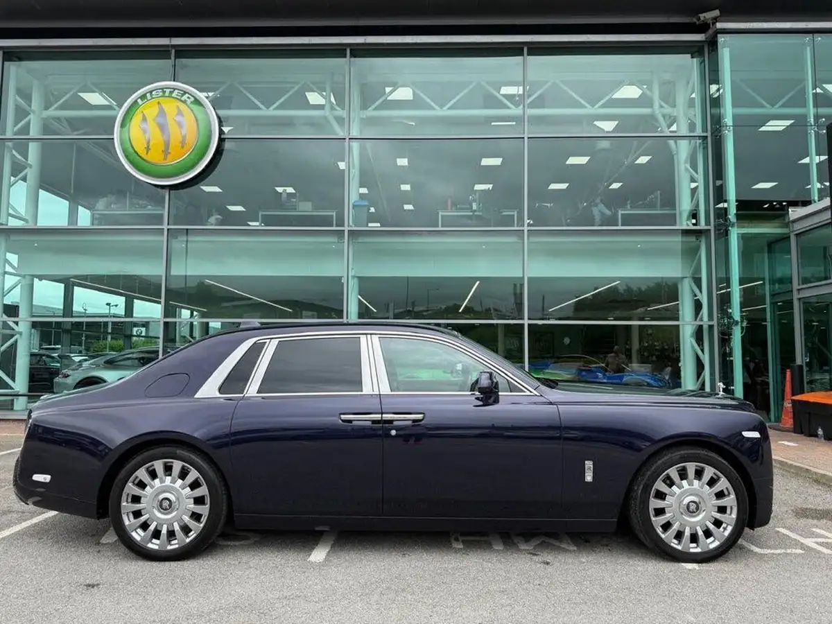 2018-rolls-royce-phantom-67-big-35