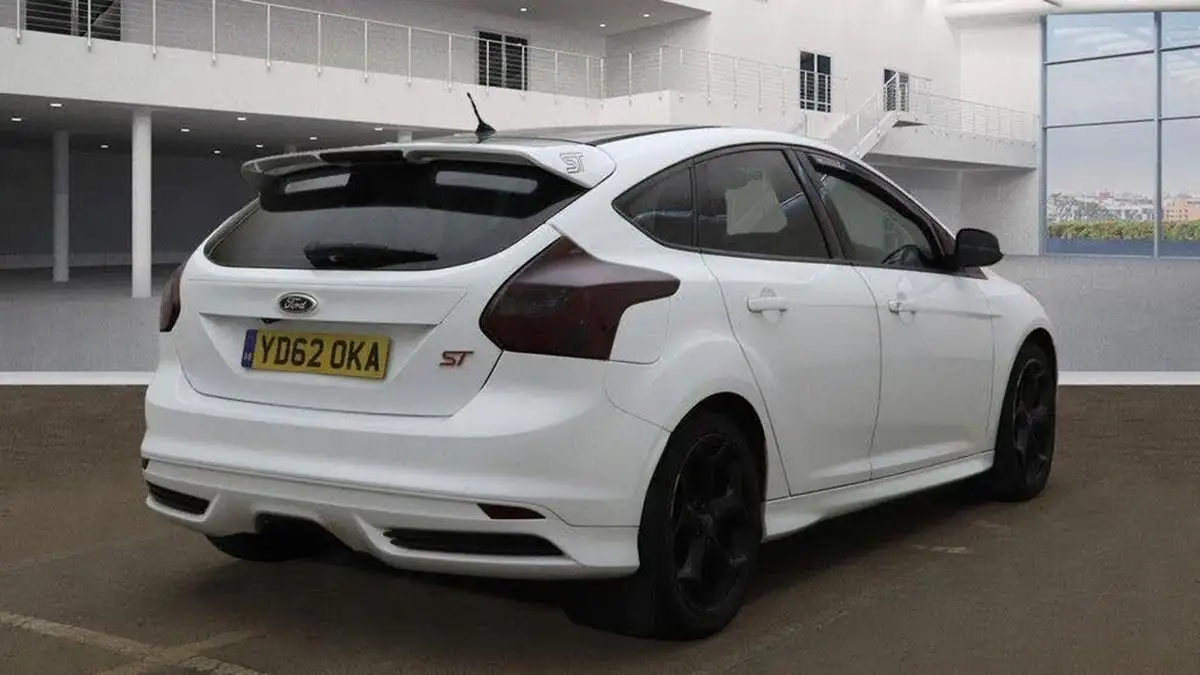 2012-ford-focus-20-st2-hatchback-big-6
