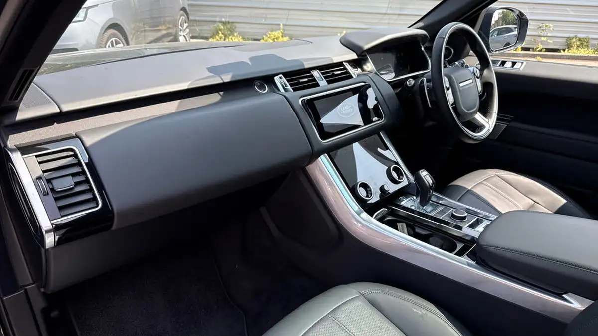 2022-land-rover-range-rover-sport-30-d300-hse-dynamic-black-big-21