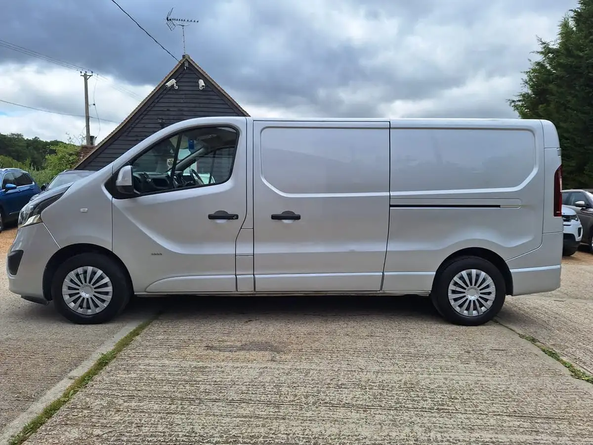 2017-vauxhall-vivaro-16cdti-sportive-2900-l2h1-125pseu6-biturbo-ss-ecotec-panel-big-3