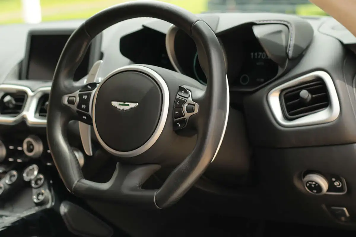2019-aston-martin-vantage-40-v8-vantage-big-42