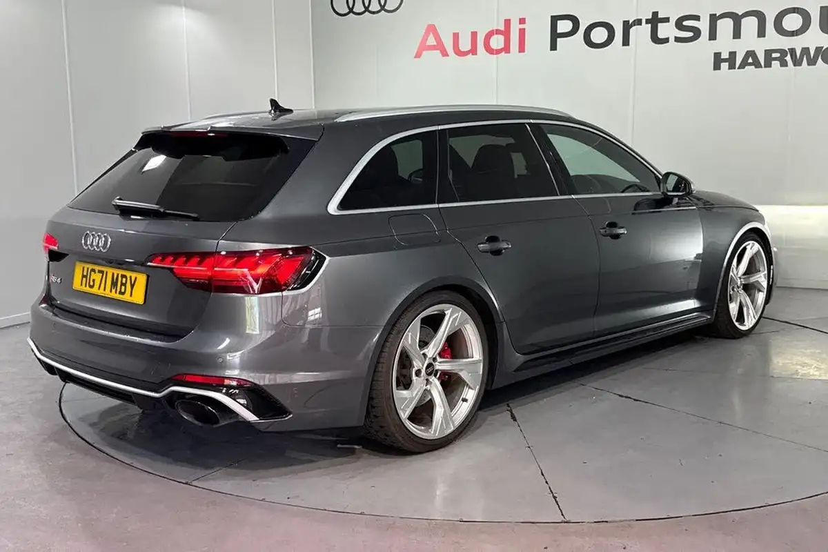 2022-audi-rs4-avant-29-tfsi-big-6