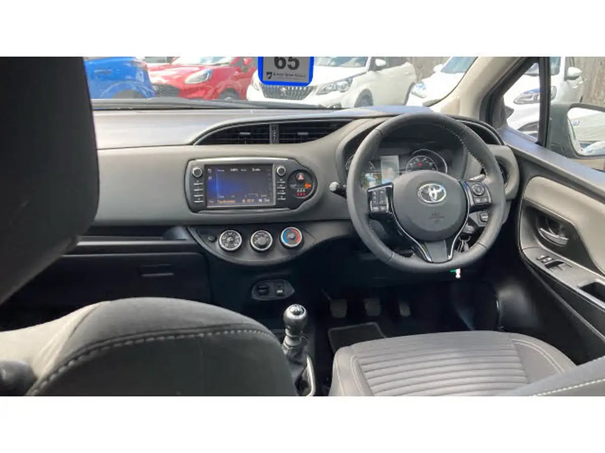 2019-toyota-yaris-15-vvt-i-icon-tech-111bhp-1496cc-big-9