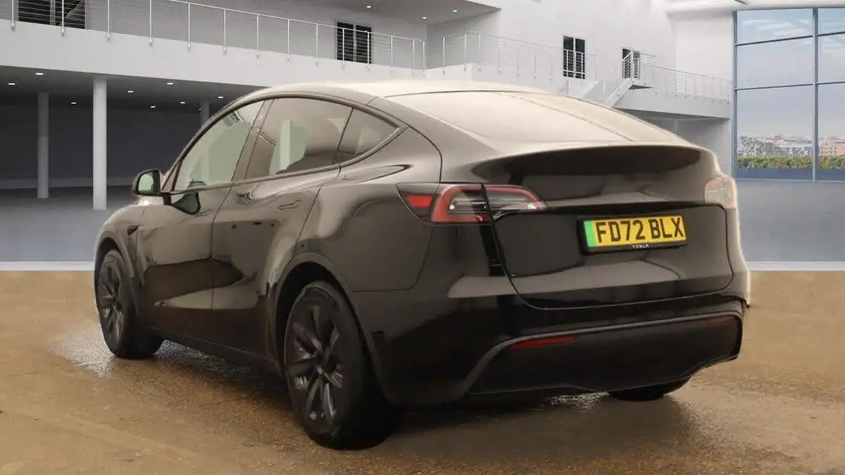 2022-tesla-model-y-e-rwd-big-1