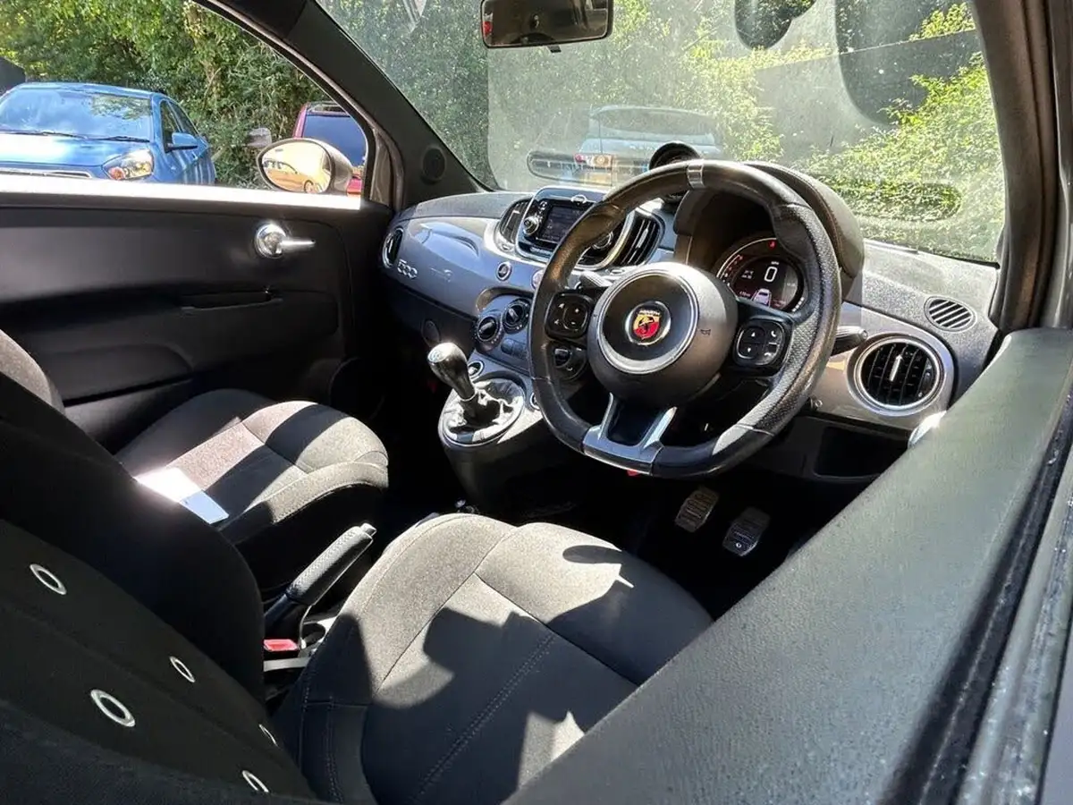 2018-abarth-595-14-tjet-big-11