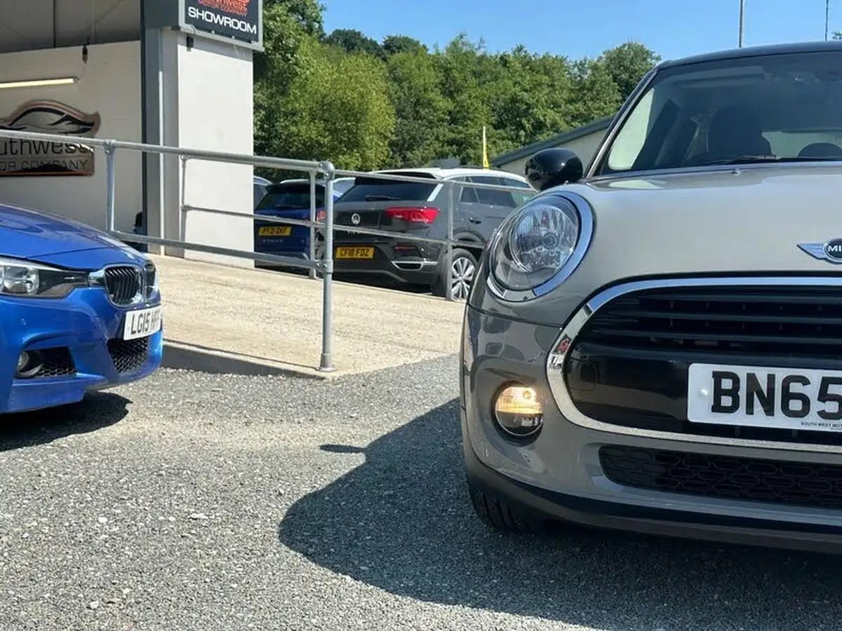 2015-mini-cooper-15-cooper-5d-big-40