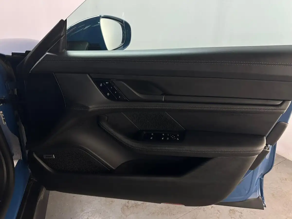 2021-porsche-taycan-e-base-476ps-performance-battery-plus-big-38