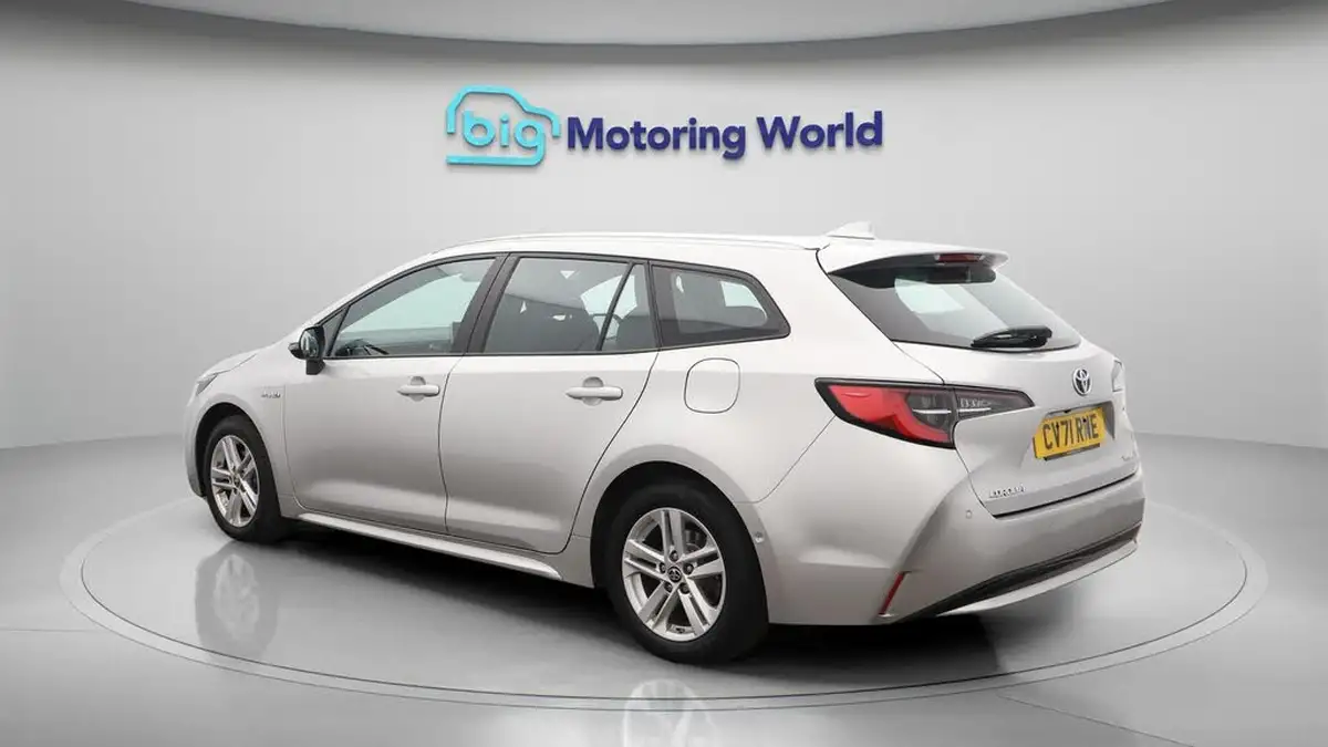 2021-toyota-corolla-18-vvt-i-icon-tech-spare-wheel-touring-sports-5d-big-5