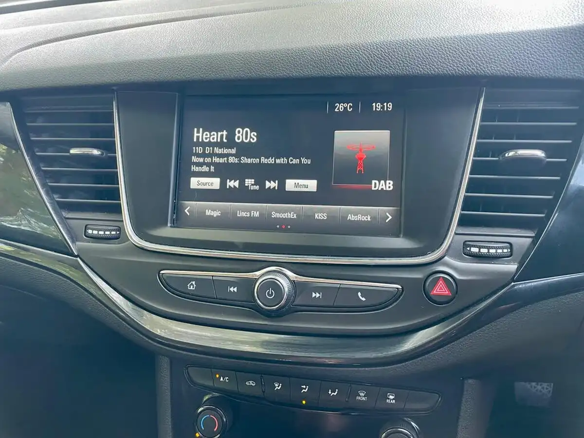 2017-vauxhall-astra-16cdti-sri-110ps-hatchback-big-47