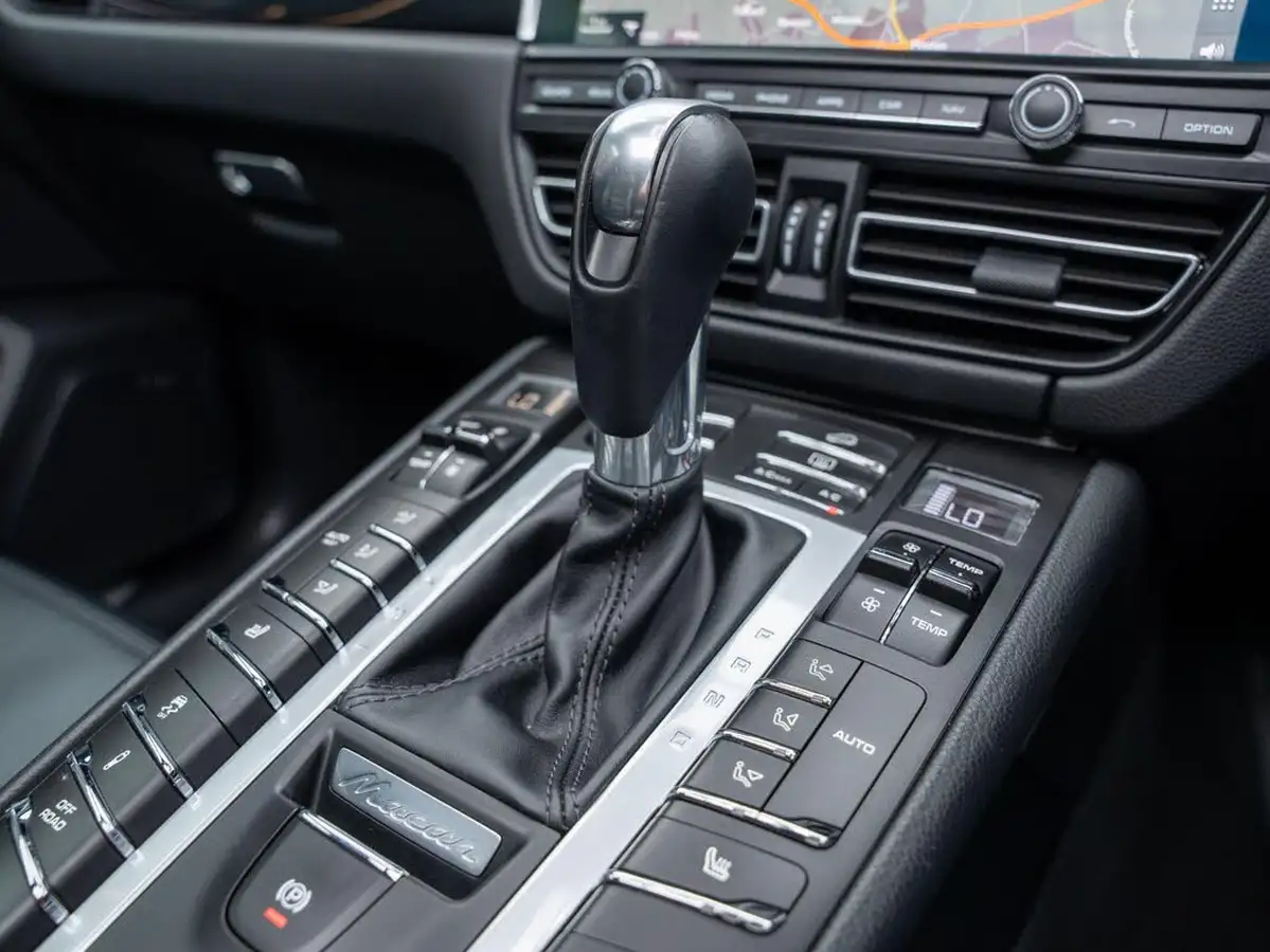 2020-porsche-macan-29-v6-turbo-big-31