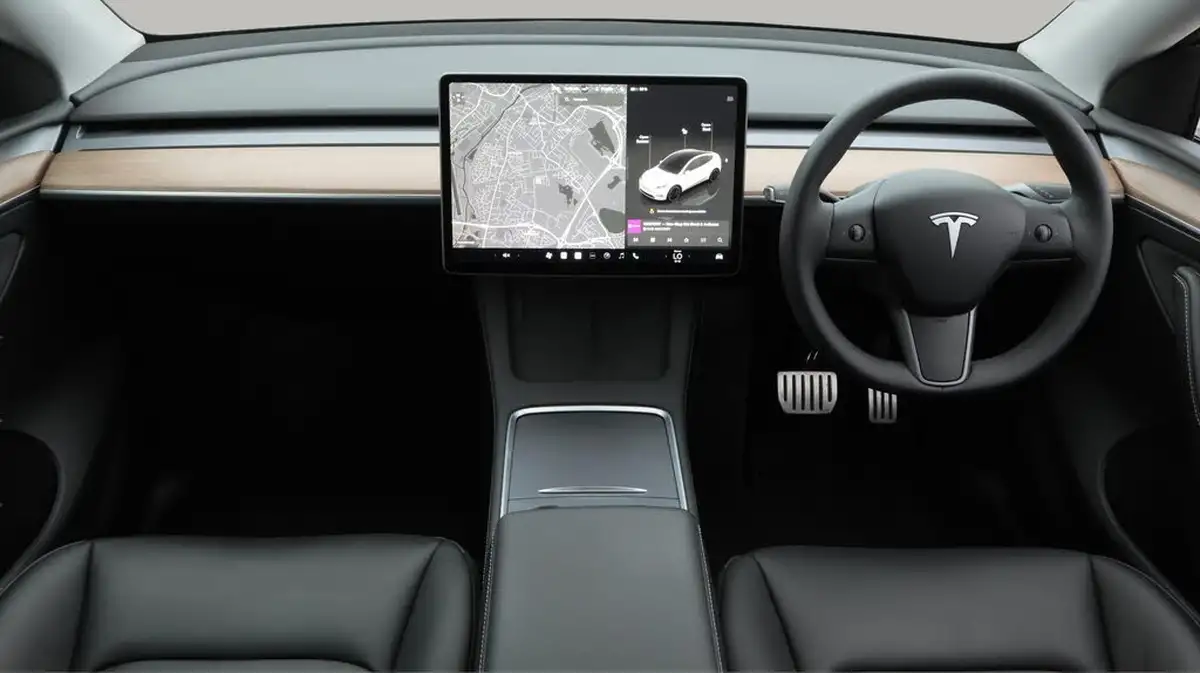 2024-tesla-model-y-e-performance-big-13