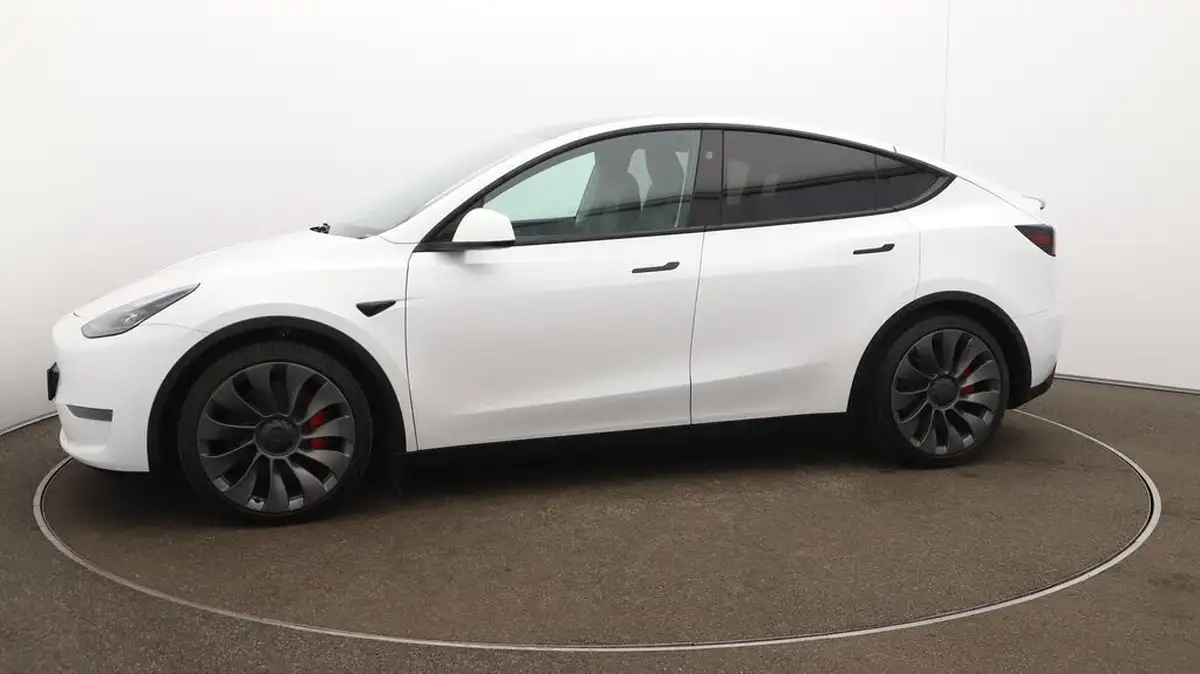 2024-tesla-model-y-e-performance-big-65