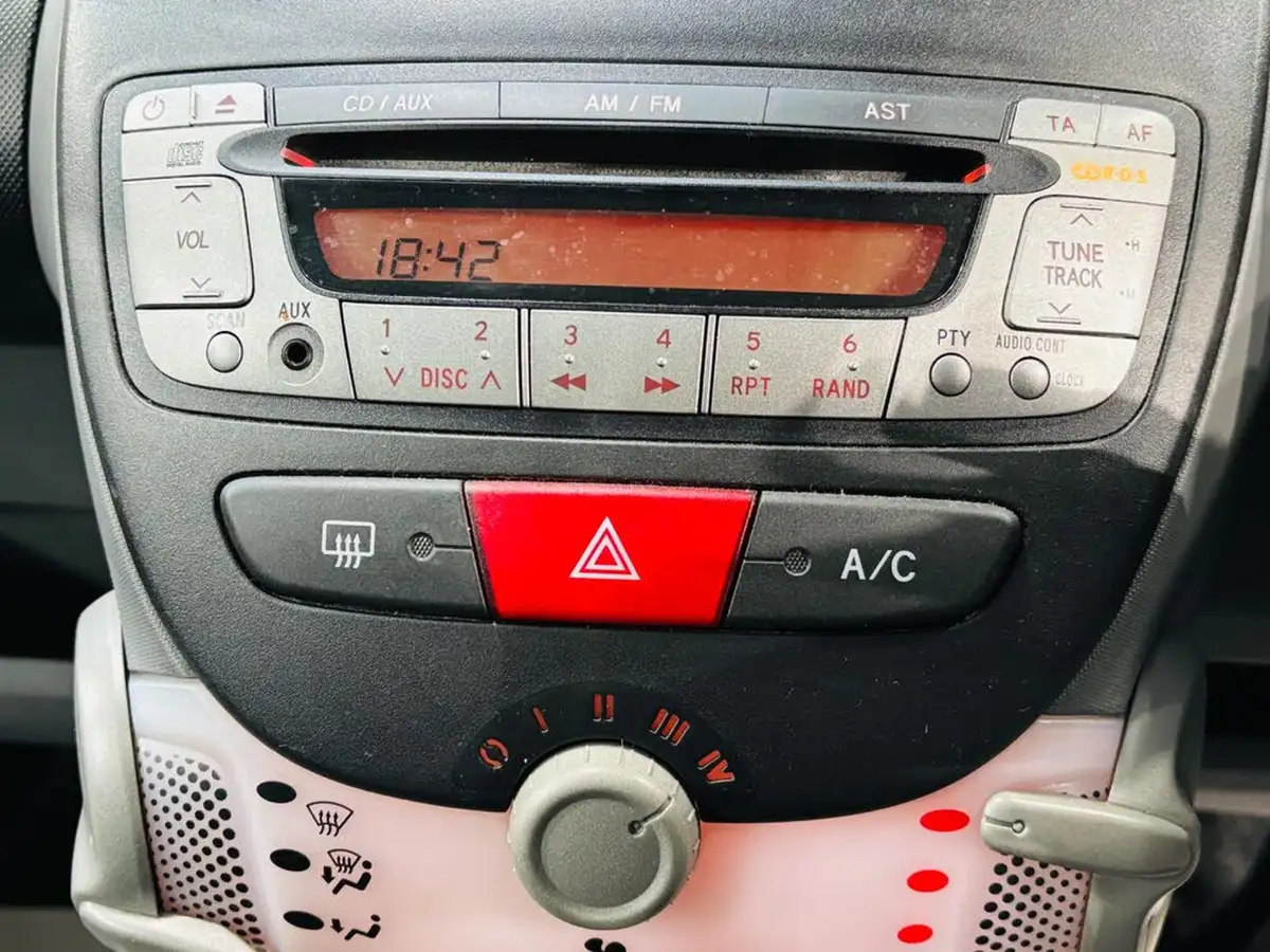 2009-toyota-aygo-10-aygo-black-3d-big-20