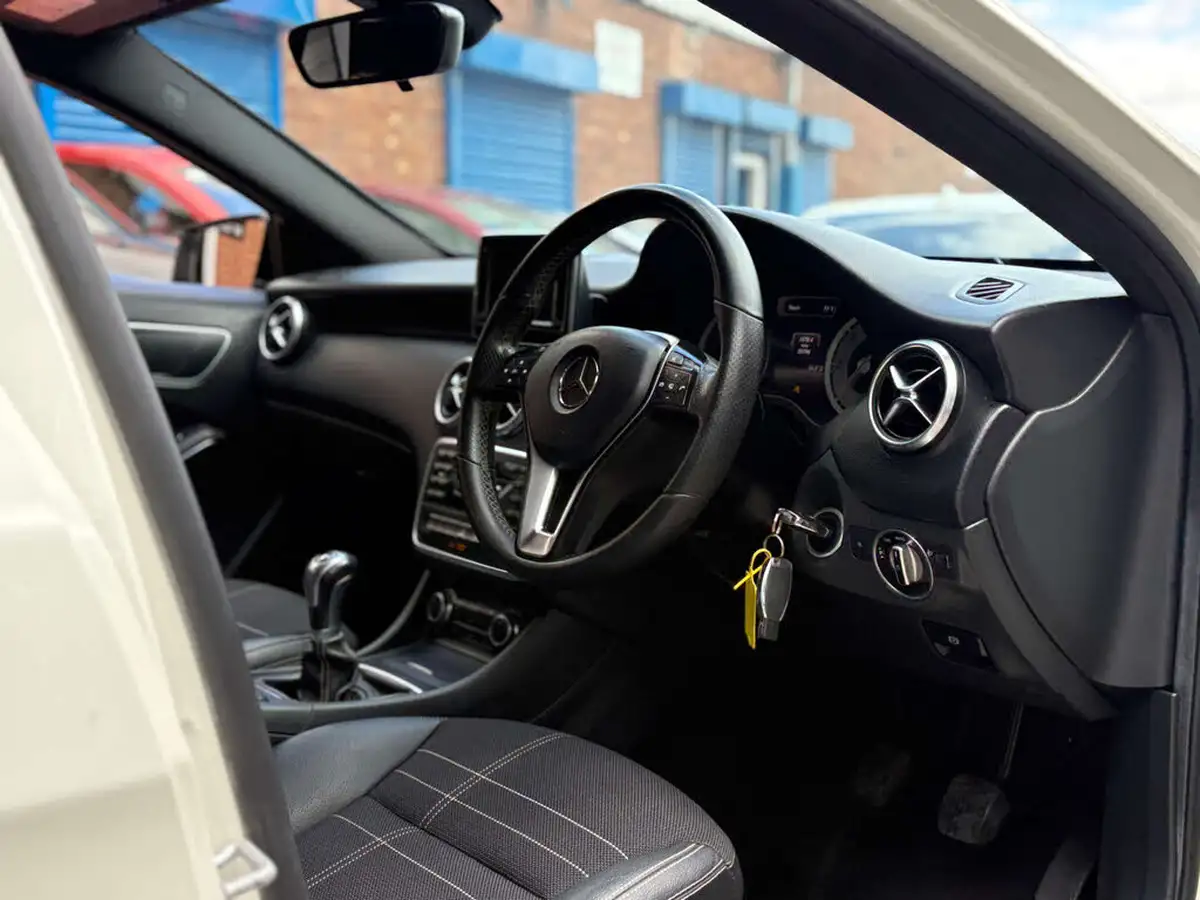 2015-mercedes-benz-a-class-15-cdi-a180-sport-109ps-big-29
