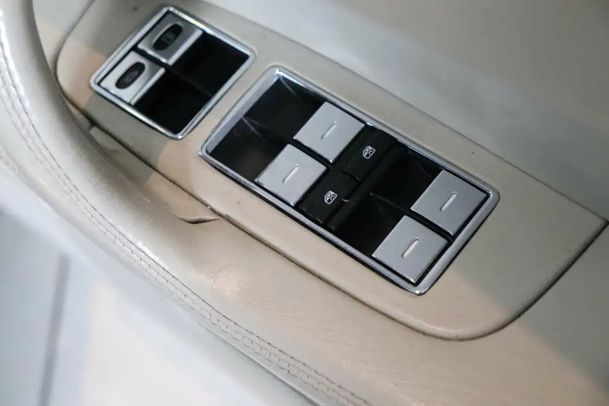 2005-bentley-continental-60-flying-spur-big-50