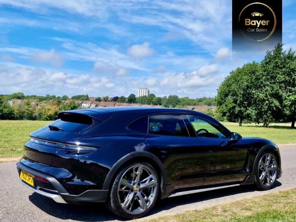 2022-porsche-taycan-e-4-cross-turismo-big-4